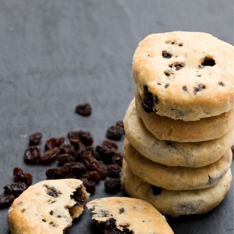 Mary Berry Eccles Cakes Eccles Cakes, Eccles Cake, Types Of Pastry, Mary Berry Recipe, Buttermilk Cake, Rock Cake, Lemon Drizzle Cake, Tasty Dessert, Warm Cake