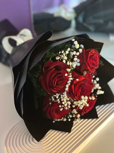 Red Roses Bouquet Gift Birthday, Red Flowers Bouquet Gift, Red Rose Bouquet Aesthetic, Rose Flower Bouquet Gift, Roses Bouquet Aesthetic, Aesthetic Rose Bouquet, Rose Bouquet Aesthetic, Red Rose Flower Bouquet, Bouquet Of Flowers Aesthetic