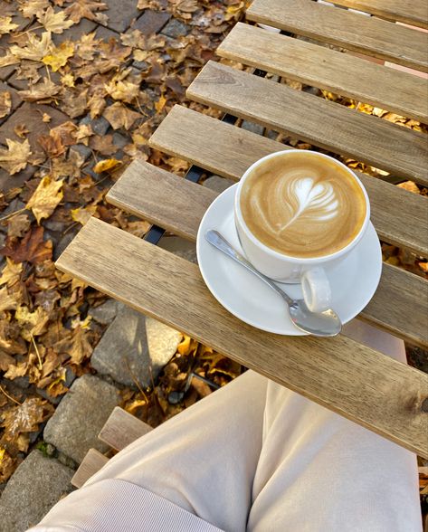 Photo Idea Aesthetic, Coffee Autumn, Idea Aesthetic, Fall Bedding, Coffee Aesthetic, Instagram Ideas Photography, Ideas Photography, Autumn Coffee, Yellow Leaves