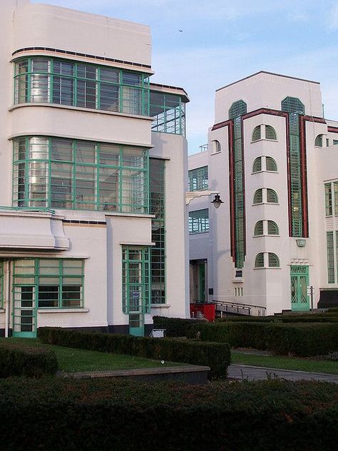 The Hoover Building (1931-1935) by Wallis Gilbert and Partners, Western Avenue, London #edificios Hoover Building, Art Deco Exterior, Art Deco Houses, Arte Art Deco, Art Deco Homes, Streamline Moderne, Art Deco Buildings, Art Deco Home, Art Deco Architecture