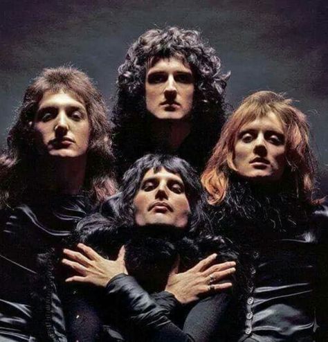 Queen Album Covers, Queen Albums, Queen Ii, Rock Queen, Queen Queen, Queen Photos, Roger Taylor, Queen Freddie Mercury, Queen Pictures