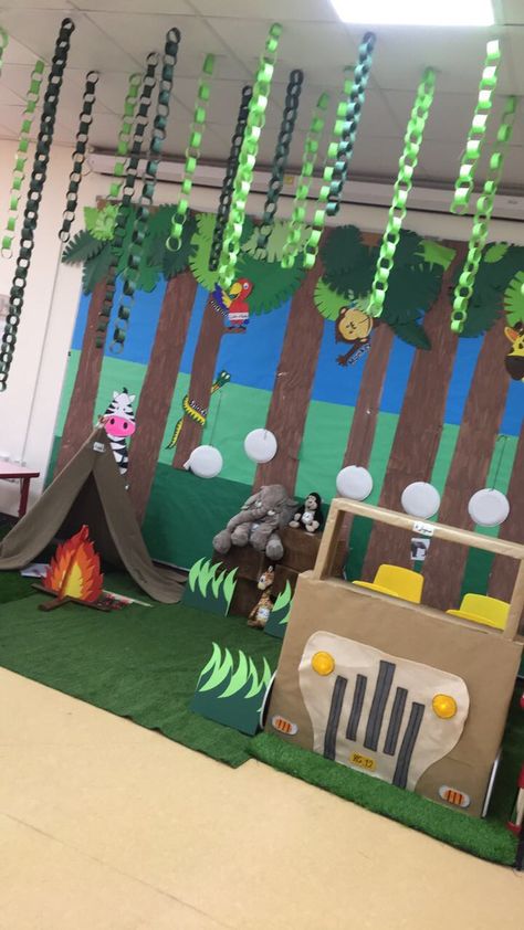 Jungle Theme Classroom Family Tree, Zoo Animals Classroom Decoration, Animals Day Decoration In School, Classroom Zoo Theme, Jungle Theme Daycare Room, Safari Dramatic Play Preschool, Jungle Dramatic Play Preschool, Jungle Theme For Preschool, Zoo Classroom Theme Decor