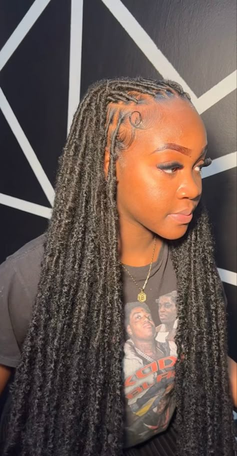 Soft Locs Aesthetic, Colored Soft Locs, Soft Locs Hairstyles Ideas, Faux Locs Marley Hair, Soft Locs Hairstyles, Soft Locs, Frontal Wig Hairstyles, Butterfly Locs, Big Box Braids Hairstyles