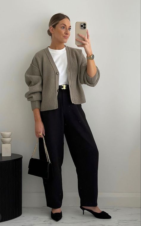 Kashmir Outfits, Missy Elz, Denim Utility Jacket, Outfit 2023, Stylist Outfit, Trouser Outfit, Travel Comfort, Sweater Outfit, Office Outfit