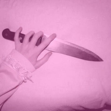 Creepy Cute Aesthetic, Knife Aesthetic, Pink Goth, Pink Grunge, Pretty Knives, Yami Kawaii, Pastel Pink Aesthetic, Creepy Cute, Soft Grunge