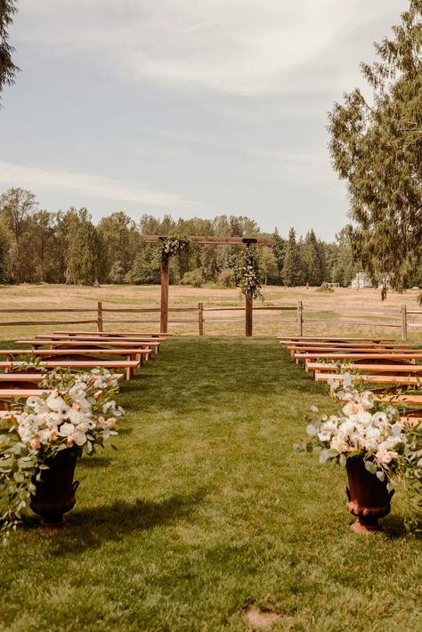 Wedding Farm Venues, Wedding Venue Ideas Country, Small Intimate Country Wedding, Country Wedding Small Simple, Simple Outdoor Country Wedding, Country Wedding Venues Outdoor Ceremony, Country Wedding Locations, Wedding Venues Meadow, Fall Wedding In A Field