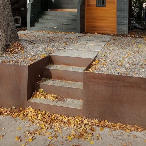 Terrace House Garden, Steel Retaining Wall, Stepping Stone Walkways, Retaining Wall Design, Landscape Stairs, Garden Retaining Wall, Wall Design Ideas, Landscaping Retaining Walls, Steel Stairs