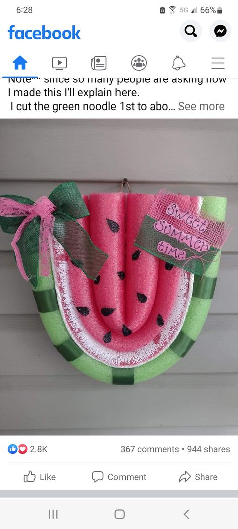 Pool Noodle Wreath, Watermelon Wreath, Watermelon Crafts, Pool Noodle Crafts, Yard Art Crafts, Summertime Crafts, Watermelon Decor, Holiday Wreaths Diy, 4th July Crafts