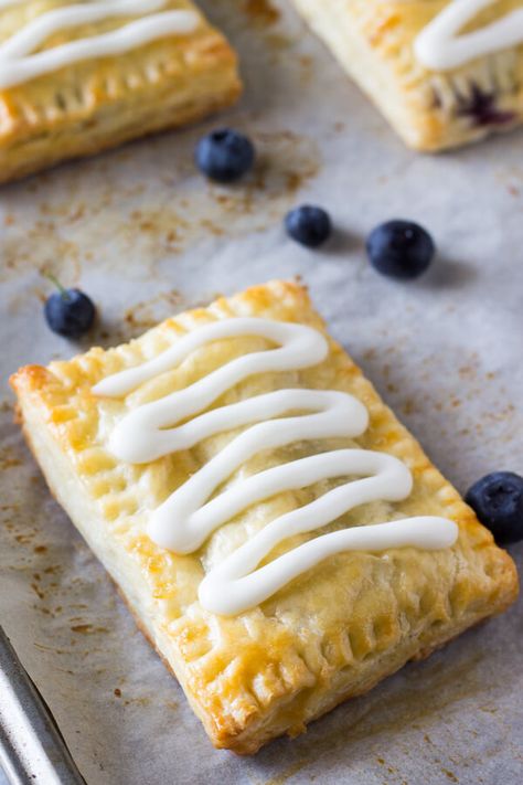 Butter, flaky homemade blueberry toaster strudels with juicy blueberry centers and sweet vanilla glaze. 1000 times better than the store bought variety! Blueberry Lemon Breakfast, Homemade Toaster Strudel, Lemon Breakfast, Toaster Strudel, Strudel Recipes, Vanilla Glaze, Breakfast Pastries, Hand Pies, Pop Tarts