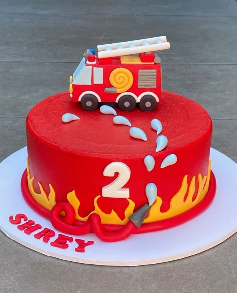 Red Truck Birthday Party, Fire Truck Birthday Cake Buttercream, 3rd Birthday Firetruck Cake, Easy Fire Truck Cake, Fire Truck Birthday Cake Ideas, Firetruck Cake Design, Birthday Cake Firefighter, Fire Truck Cake Ideas, Birthday Cake Fire Truck