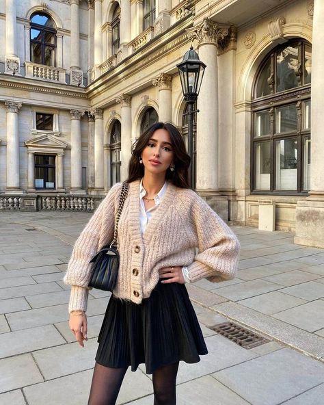 10 Best Layered Fall Outfits You Haven’t Tried Yet Outfits Rome, Skater Skirt Outfit, Layering Outfits Fall, Rome Outfits, November Outfits, Look Adidas, Fest Outfits, Stylish Winter Outfits, Europe Outfits