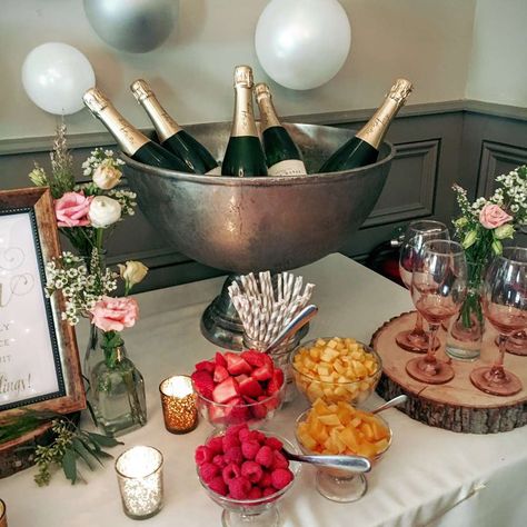 Spa Bridal Shower, Cowgirl Bridal Shower, Bridal Shower Drinks, Wedding Shower Party, Shower Pics, Brunch Bubbly, Couples Bridal Shower, Bubble Party, Wedding Planning Decor