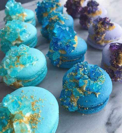 Decorate Macarons, Macaron Ideas, 귀여운 음식 그림, French Macaron, Macaroon Recipes, Pretty Dessert, Macaron Recipe, Blue Food, Fancy Desserts