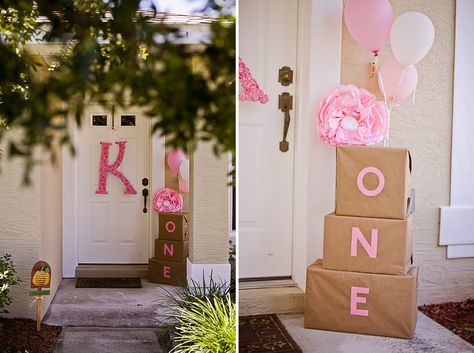 Birthday Party Front Door Decorations, 1st Birthday Outdoor Decorations, Birthday Box Ideas, Birthday Boxes, Rosé Theme, Birthday Idea, Baby 1st Birthday