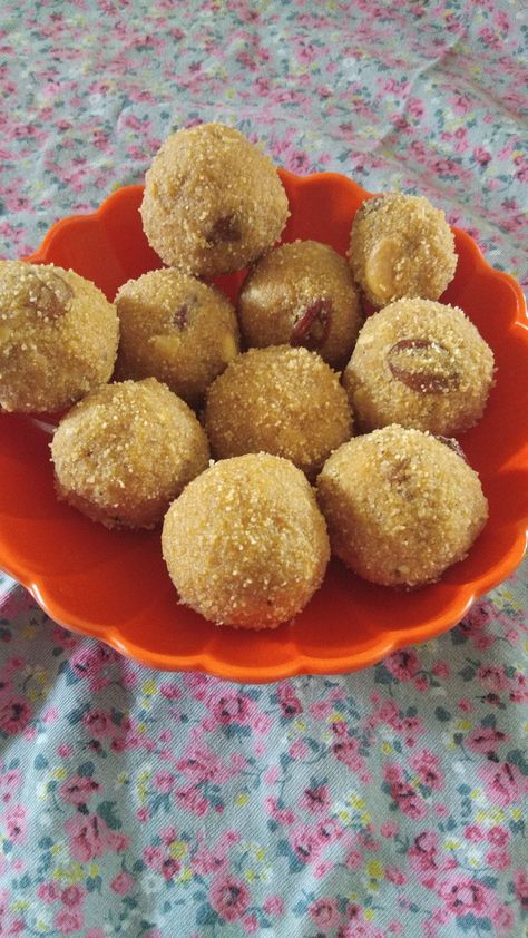 Desert Snapchat Story, Nepalese Food, Indian Desert, Ladoo Recipe, Food Snap, Phone Selfie, Food Captions, Snap Snapchat, Foodie Instagram