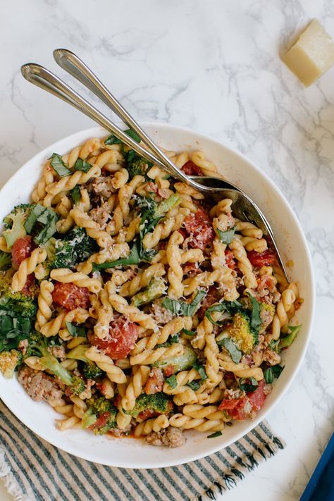 Gemelli Pasta, Sausage And Broccoli, Easy Pasta Dinner Recipes, Easy Pasta Dinner, Broccoli Recipe, Pasta Dinner Recipes, Healthy Pasta Recipes, Turkey Sausage, Broccoli Recipes