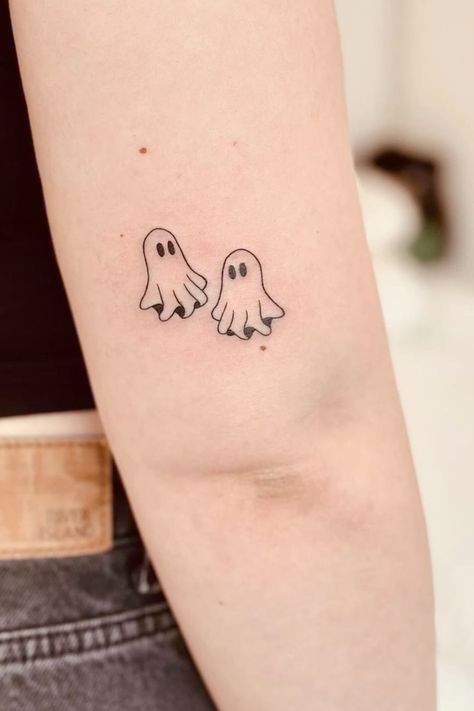 Small Ghost Tattoo, Tattoo Ghost, Ghost Tattoos, Ghost Cute, Ghost Tattoo, Sibling Tattoos, Health Tattoo, Small Tattoo, Art Ink