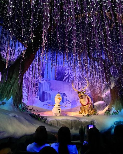 In a world of frozen ❄️⛄️ Experience the world's first and largest Frozen-themed land, the World of Frozen, at Hong Kong Disneyland. Book your tickets on Klook and use my code "JHESSA5OFF" for extra discounts 💗 #discoverhongkong #hongkongdisneylandresort #hongkongdisneyland #worldoffrozen #arendelle Disneyland Hongkong Photography, Macau Photography, Disney Hong Kong, Disney Poses, Disneyland World, Disneyland Christmas, Asia Trip, Lily Chee, Frozen Themed