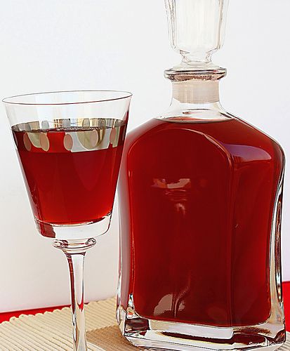 Homemade Grape Wine without Yeast Homemade Grape Wine, Grape Wine Recipe, Wine Making Recipes, Homemade Wine Recipes, Homemade Alcohol, Make Your Own Wine, Grape Wine, Wine Bottle Carrier, Wine Magazine