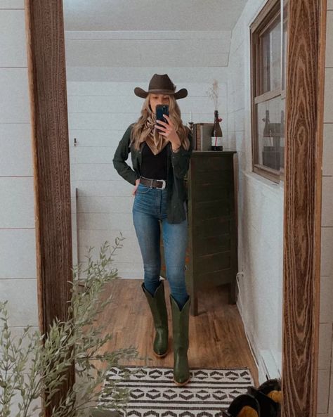 5 Winter Outfit Ideas for Nashville - Magic of Clothes Fiesta Party Outfit Ideas, Pbr Outfit For Women Winter, Western Inspired Outfits Women, Cowgirl Boots With Jeans, Women’s Western Fashion, Outfit Ideas For Nashville, Modern Western Outfits Women, Western Outfits Winter, Pbr Outfits