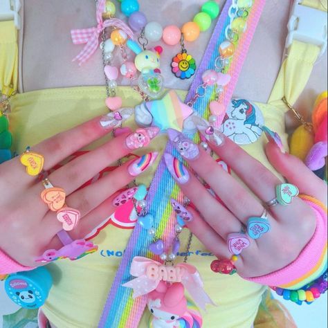 Decora Kei Aesthetic, Decora Fashion Outfits, Fashion Objects, Pixie Core, Decora Aesthetic, Decora Accessories, Decora Fashion, Decora Harajuku, Kei Jewelry