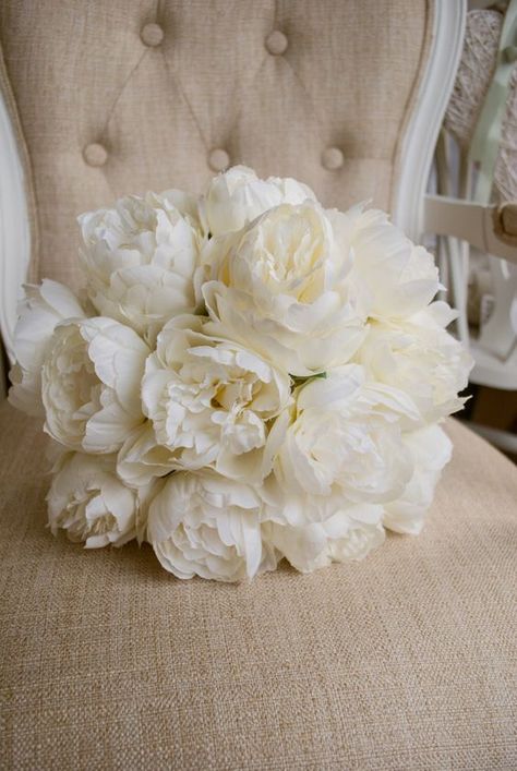 Flower Decoration For Wedding, Peony Wedding Bouquet, White Peonies Bouquet, Wedding Flowers Inspiration, Peony Bouquet Wedding, White Wedding Theme, Artificial Peonies, Peony Wedding, White Wedding Bouquets