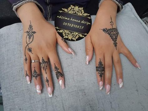 Finger Henna Designs, Finger Henna, Dark Feminine Aesthetic, Dark Feminine, Tat Ideas, Feminine Aesthetic, Henna Design, Cute Simple Outfits, Henna Designs