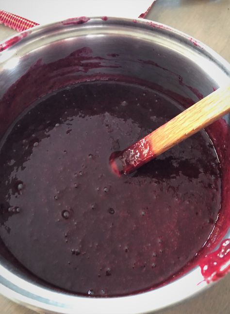 Blackberry Jam Recipe Easy, Blackberry Jelly Recipe, Blackberry Freezer Jam, Blueberry Bbq Sauce, Blackberry Jam Recipe, Seedless Blackberry Jam, Berry Jam Recipe, Homemade Blackberry Jam, Mulberry Jam