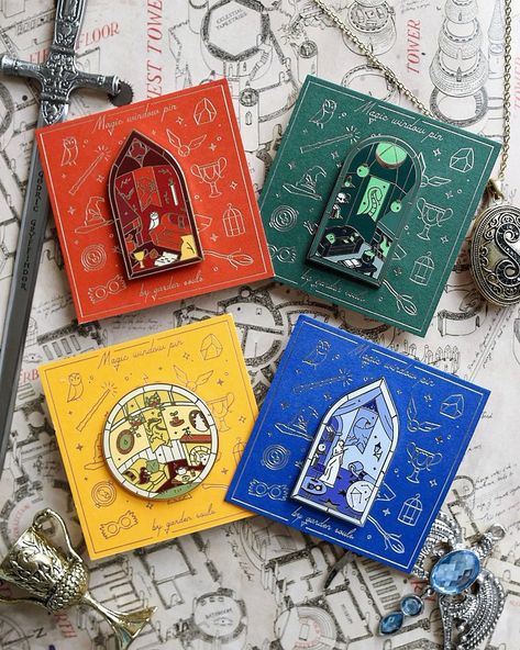 Art Harry Potter, Harry Potter Pin, Enamel Pin Collection, Harry Potter Artwork, Images Harry Potter, Harry Potter Gif, Harry Potter Crafts, Hogwarts Express, Harry Potter Love