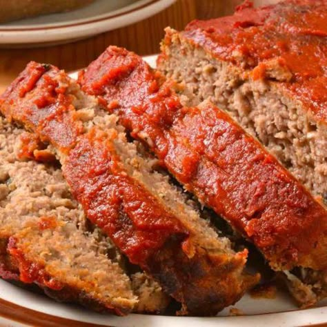 Lipton Onion Soup Meatloaf (The Best Meatloaf Recipe!) Lipton Meatloaf Recipe, Onion Soup Mix Meatloaf, Onion Soup Meatloaf Recipe, Lipton Onion Soup Meatloaf, Easy Romantic Dinner, Onion Soup Mix Recipe, Homemade Meatloaf, Classic Meatloaf Recipe, Lipton Onion Soup Mix