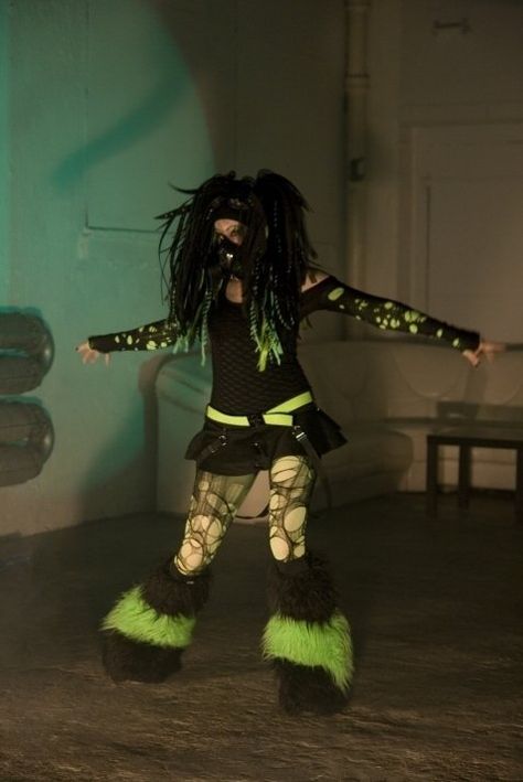 Pong Dance Queen, cyber goth, industrial dance, alternative model, eisenfunk, music video Goth Substyles, Goth Dancing, Drag Performance, Fashion Subcultures, Industrial Dance, Whitby Goth Weekend, Goth Industrial, Cybergoth Fashion, Cute Emo Outfits