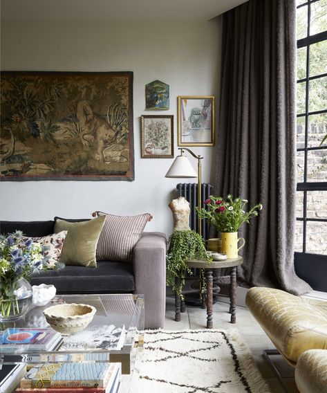 The Midimalism trend - 10 ways to create balanced yet characterful interiors | Homes & Gardens Aubusson Tapestry, Town Homes, Interior Elements, Son Bedroom, Interesting Interiors, British Interior, Desks For Small Spaces, Tile Covers, Cave House