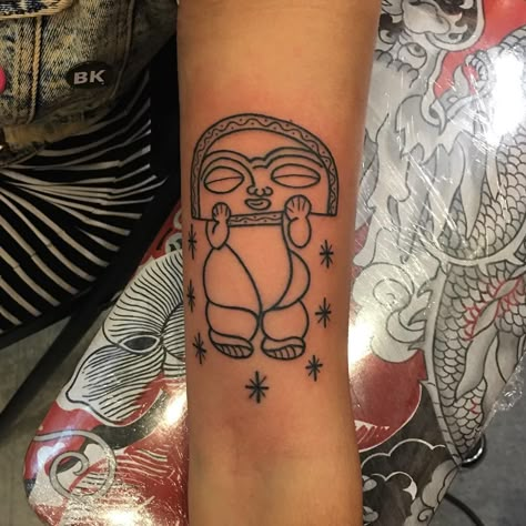 Taino Indian Tattoos For Women, Taino Moon Tattoo, Taino Moon Goddess Tattoo, Taino Art, Taino Moon Goddess, Taino Sun, Taino Gods And Goddesses, Sol Taino, Chameleon Tattoo