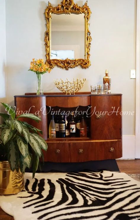 2WK FURNITURE FLIP | VivaLaVintage - For Your Home Art Deco Bar Cabinet, Moody Home Decor, Deco Bar, Home Bar Rooms, Art Deco Sideboard, Wood Repair, Art Deco Bar, Art Deco Cabinet, Furniture Flip