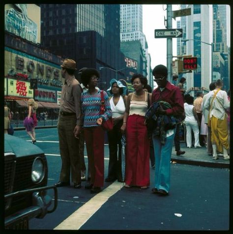 Faces of New York: 50 Striking Color Photographs Capture Street Scenes of New York City in the 1970s 70s Aesthetic, This Is Your Life, Film Inspiration, Vintage New York, Colour Photograph, Retro Aesthetic, Black Culture, The 1970s, Street Scenes