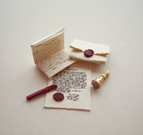 Miniature Seal and Letter Set                              … Anniversaire Harry Potter, Mini Craft, Tiny World, Miniatures Tutorials, Miniature Diy, Miniature Books, Wax Stamp, Mini Things, Miniature Crafts