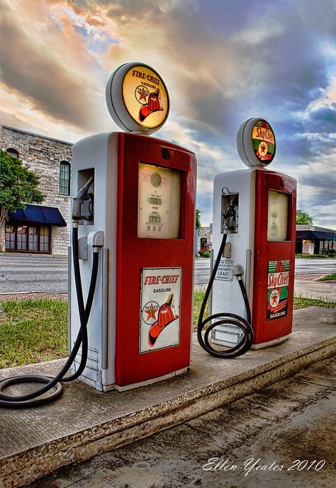 Old Gas Station - Texaco | Remove line, traffic light and et… | Flickr Old Gas Pumps, Vintage Gas Pumps, Pompe A Essence, Gas Service, Station Service, Old Gas Stations, Auto Retro, Gas Pump, Petrol Station