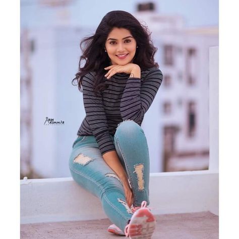 Megha Shetty, Stylish Photoshoot, Sree Leela, Single Pose, Stylish Actresses, Bride Photography Poses, Girl Crush Fashion, Simple Girl, Stylish Girl