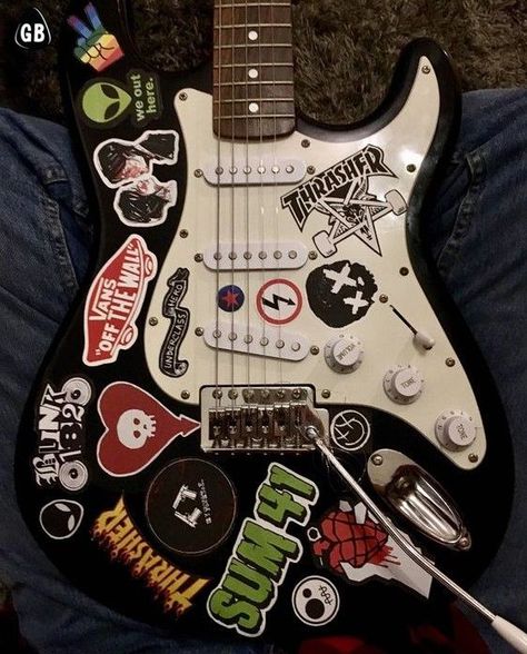 Instruments Art, Electric Guitar Design, Guitar Obsession, Cool Electric Guitars, Guitar Art, Aesthetic Indie, Indie Aesthetic, Guitar Hero, Music Aesthetic