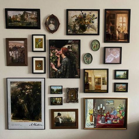 Small Photo Wall Ideas, Gallery Wall Mixed Media, Vintage Room Inspo, Framing Canvas Art, Framing Canvas, Frame Arrangement, Gallery Wall Ideas, Large Gallery Wall, India Home Decor