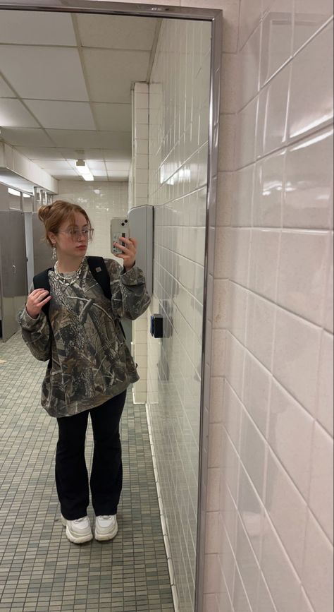 Real Tree Camo Shirt Outfit, Camo Fit Aesthetic, Camo Sweatshirt Outfit Aesthetic, Realtree Camo Outfit, Real Tree Shirt Outfit, Aesthetic Camo Outfit, Camo Long Sleeve Outfit, Real Tree Camo Outfit, Real Tree Hoodie