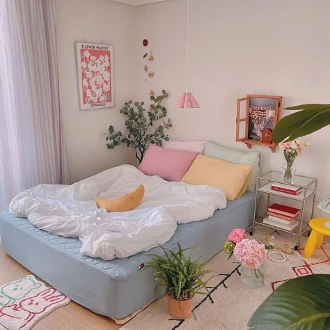 Pastel Danish Bedding, Room Decor Bedroom Pastel, Simple Pastel Bedroom, Danish Pastel Fashion, Minimalist Danish Pastel Bedroom, Pastel Retro Bedroom, Dutch Pastel Aesthetic Bedroom, Coconut Girl Bedroom Aesthetic, Danish Pastel Bedding