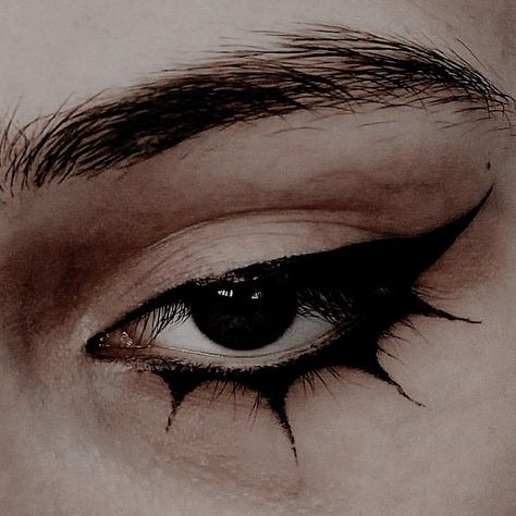 Makeup Emo, Goth Eye Makeup, Halloweenský Makeup, Make Up Designs, Drag Make-up, Punk Makeup, Cute Eye Makeup, Alt Makeup, Graphic Makeup