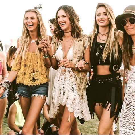 What Is Boho, Neutral Closet, Closet Revamp, Boho Styl, Boho Style Outfits, Coachella Fashion, Bohemian Lifestyle, Coachella Outfit, Women Fashion Edgy