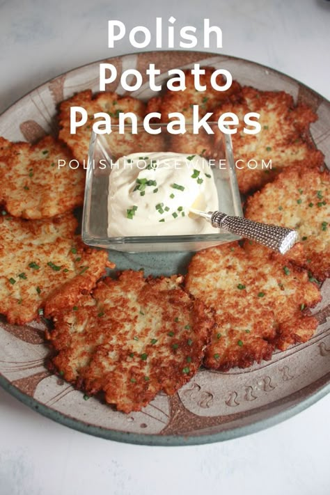 Authentic Polish Potato Pancakes - comfort food at it's best! #polish #recipe #potato Polish Potato Pancakes, Polish Recipe, Polish Dishes, Pudding Chia, Polish Foods, Recipe Potato, Eastern European Recipes, Ukrainian Recipes, Potato Pancakes