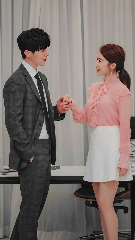 Touch Your Heart Kdrama Couple, Drama Wallpaper, Goblin Kdrama, Yoo In Na, Korean Couple Photoshoot, Touch Your Heart, Friendship Photoshoot, All Korean Drama, Dong Wook