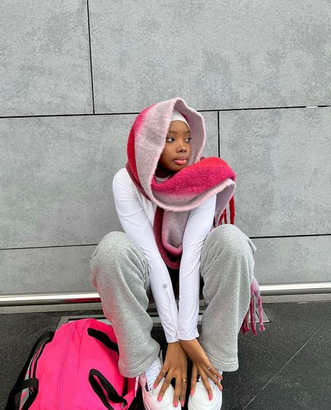 Pink Scarf Outfit, Girls Dress Outfits, Winter Fashion Outfits Casual, Streetwear Fits, Uni Outfits, Streetwear Fashion Women, Hijab Style, Teenage Fashion Outfits, Pink Outfit