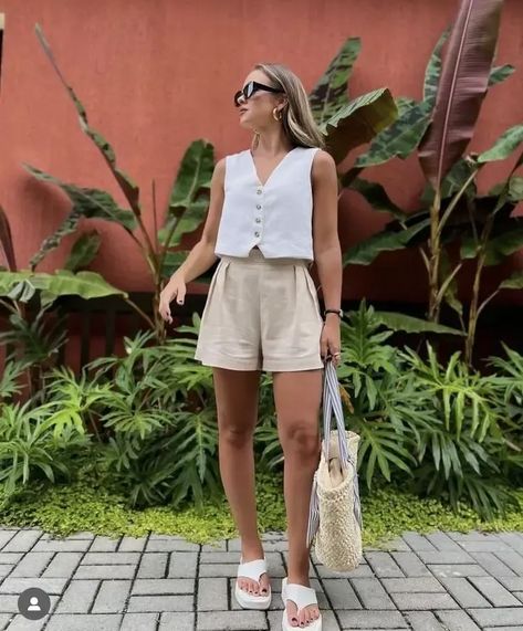 Summer Outfit Petite Woman, Hot Weather Outfits Work Summer Professional Women, Trouser Shorts Outfit Summer, Italy Shorts Outfit, Basic Shorts Outfit, Euro Summer Outfit 2023, Chic Summer Outfits Classy, Summer Hamptons Outfit, Humid Summer Outfit