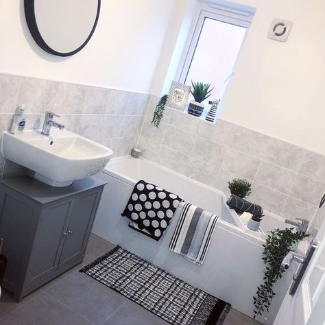 Persimmon Bathroom, Persimmon Rufford, Persimmon Homes, Taylor Wimpey, Bath Tray, Story House, Persimmon, Clawfoot Bathtub, Single Vanity