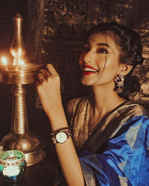 Mansi Ugale’s Instagram photo: “With the festive season around the corner, This year I planned to add some glam to my outfit by pairing it with the @danielwellington watch…” Traditional Photoshoot Ideas, Desi Photoshoot Ideas, Mansi Ugale, Diwali Poses, November Photoshoot, Desi Photoshoot, Self Portrait Photography Ideas, Trendy Watches Women, Product Photoshoot Ideas